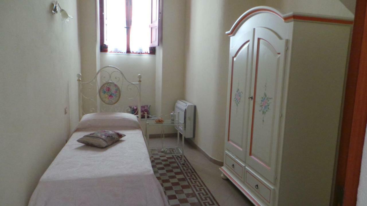 Oasi Ottocento Bed & Breakfast Quartu Sant'Elena Ngoại thất bức ảnh